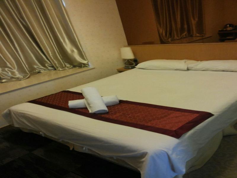 The Crown Borneo Hotel Kota Kinabalu Zewnętrze zdjęcie