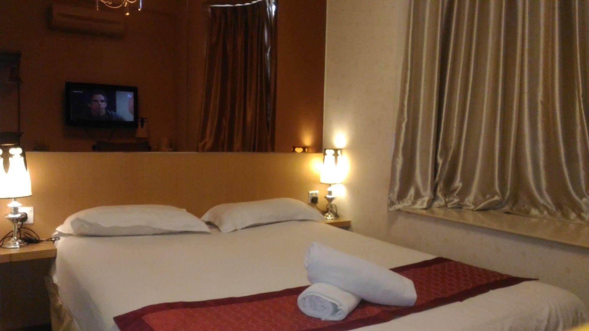 The Crown Borneo Hotel Kota Kinabalu Zewnętrze zdjęcie