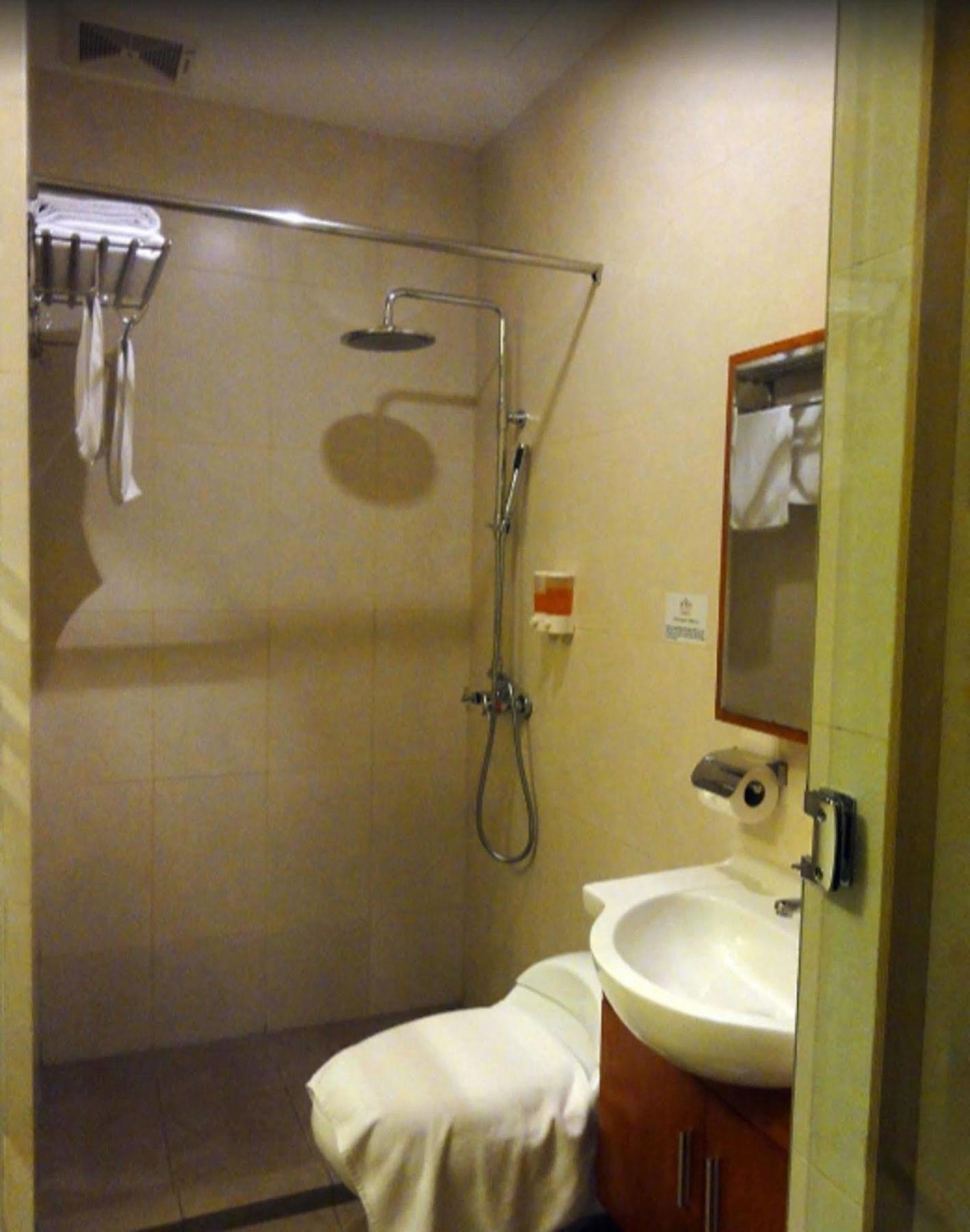 The Crown Borneo Hotel Kota Kinabalu Zewnętrze zdjęcie