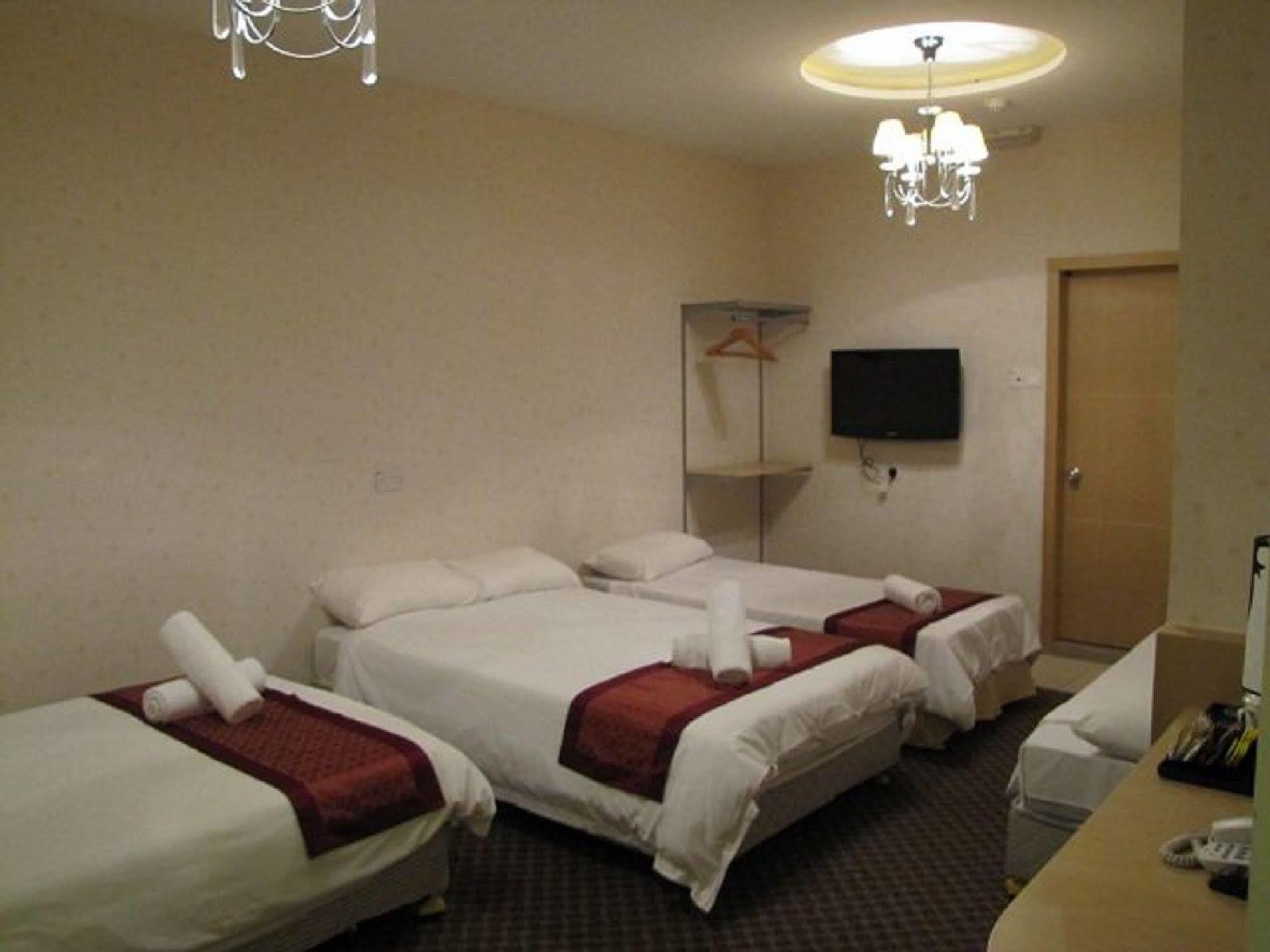 The Crown Borneo Hotel Kota Kinabalu Zewnętrze zdjęcie